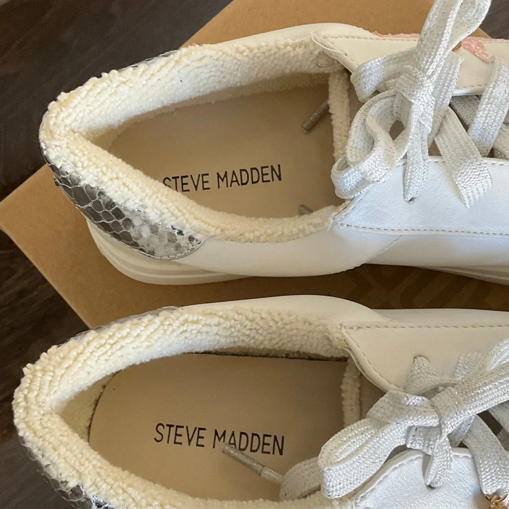 Steve Madden Kids' White and Pink Star Sneakers - Picture 9 of 9